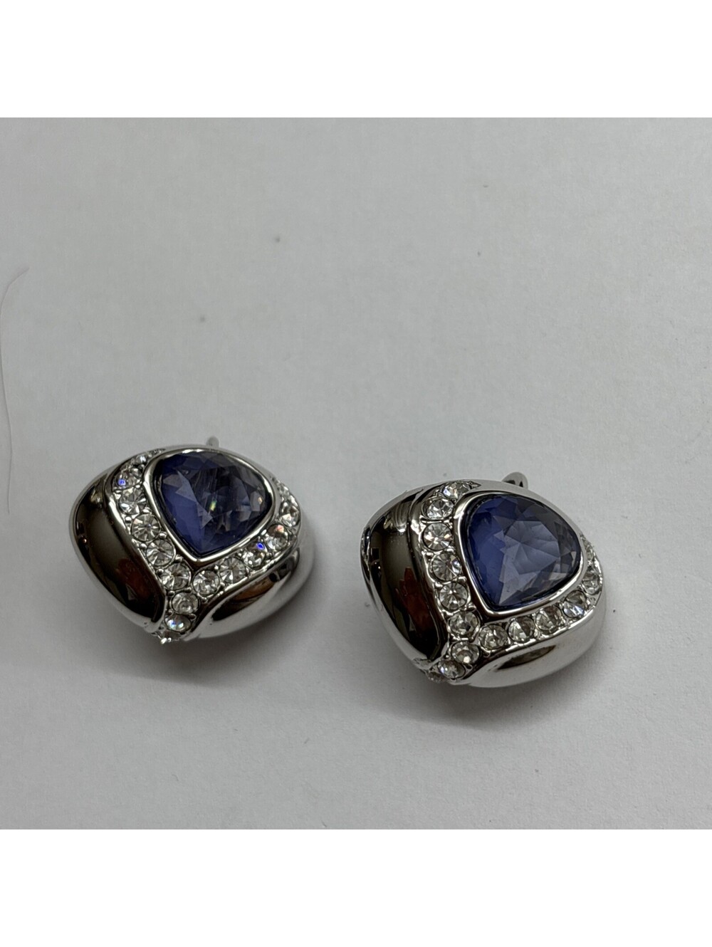 NIB JOAN RIVERS SILVER TONE PURPLE FACETED CRYSTAL RHINESTONE CLIP ON EARRINGS